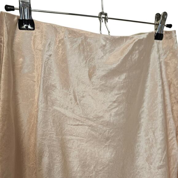 Aritzia Babaton Silky Elegant Pull on Clean Girl Cream Mini Skirt Size 10 - Picture 3 of 7